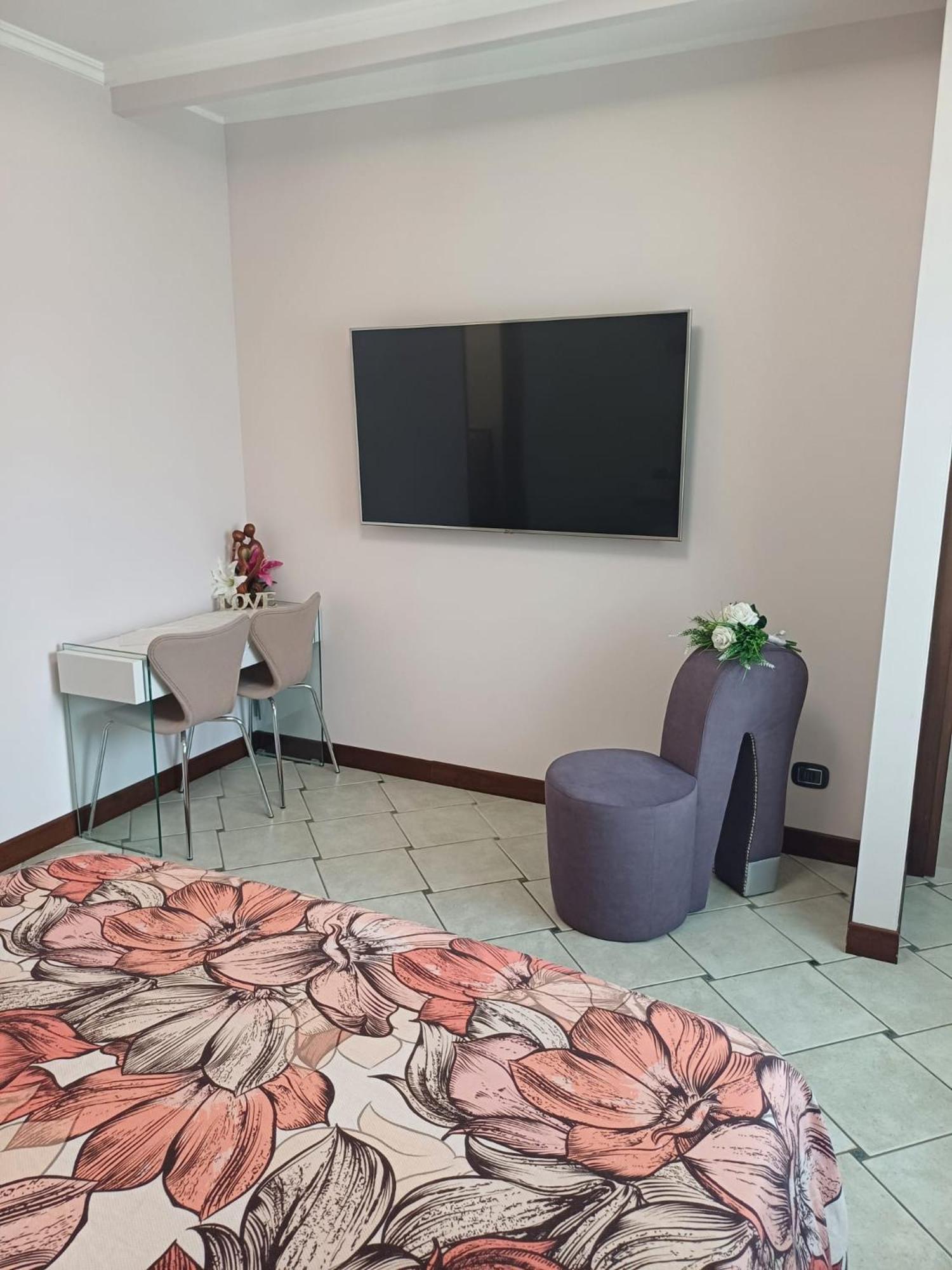 Maryhouse - Ingresso Indipendente Hotel Venegono Superiore Eksteriør billede