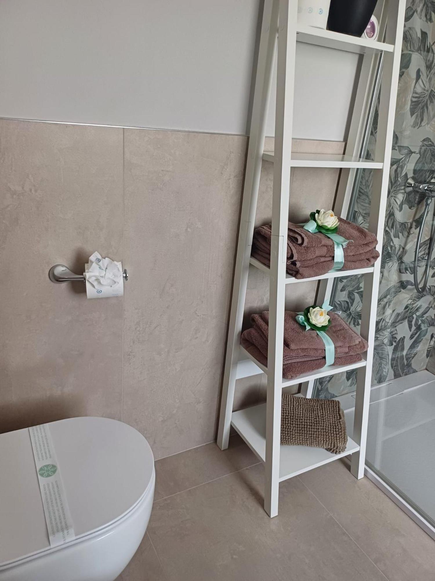 Maryhouse - Ingresso Indipendente Hotel Venegono Superiore Eksteriør billede